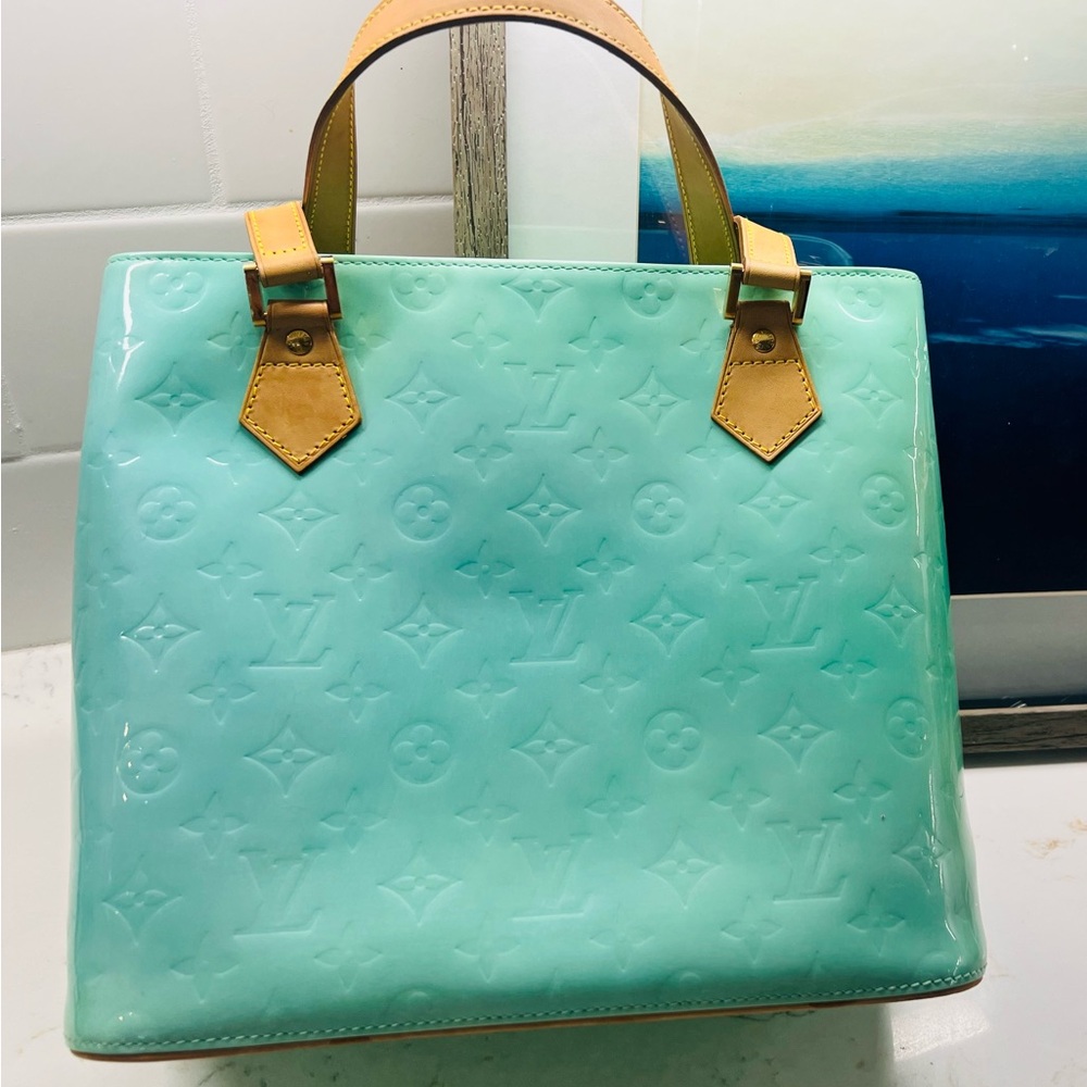 Authenticated Louis Vuitton Houston Coastal Turquoise Green Vernis Leather Purse